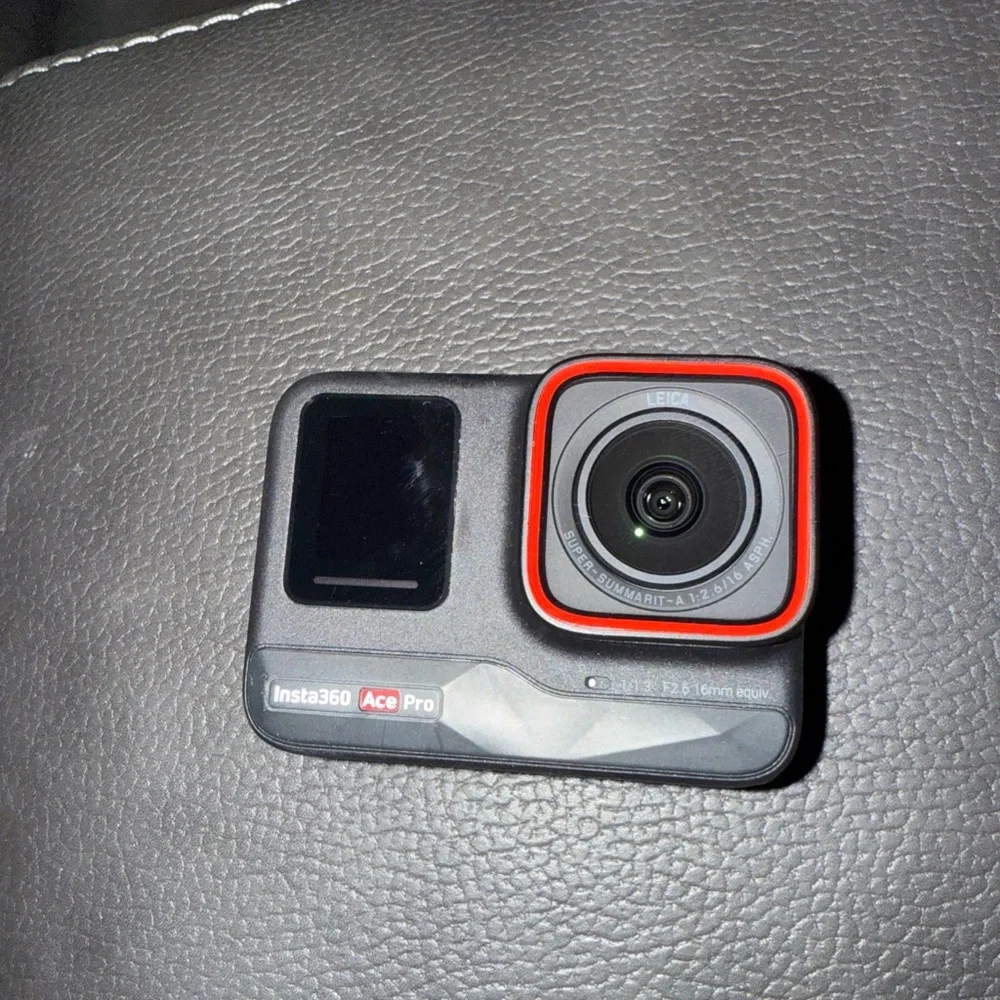Insta360 ONE R Action Camera - Picture 2 of 2